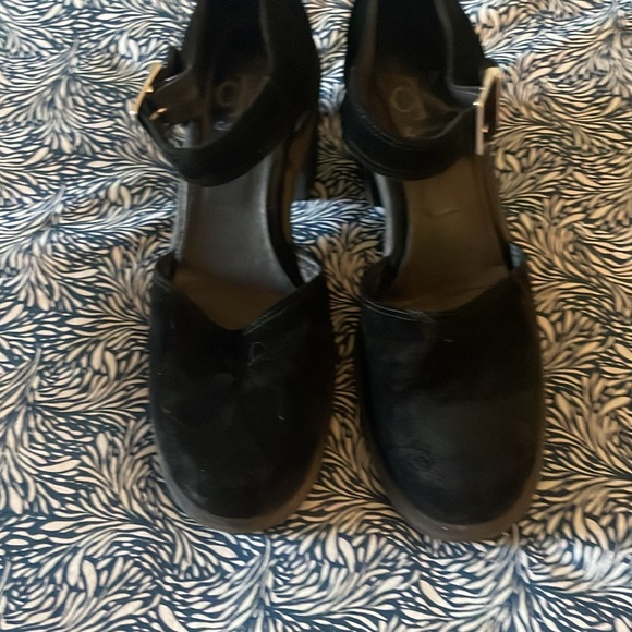 Vintage Calvin Klein shoes - Picture 2 of 5